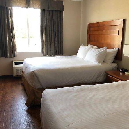 St. Albert Inn & Suites Saint Albert Екстер'єр фото