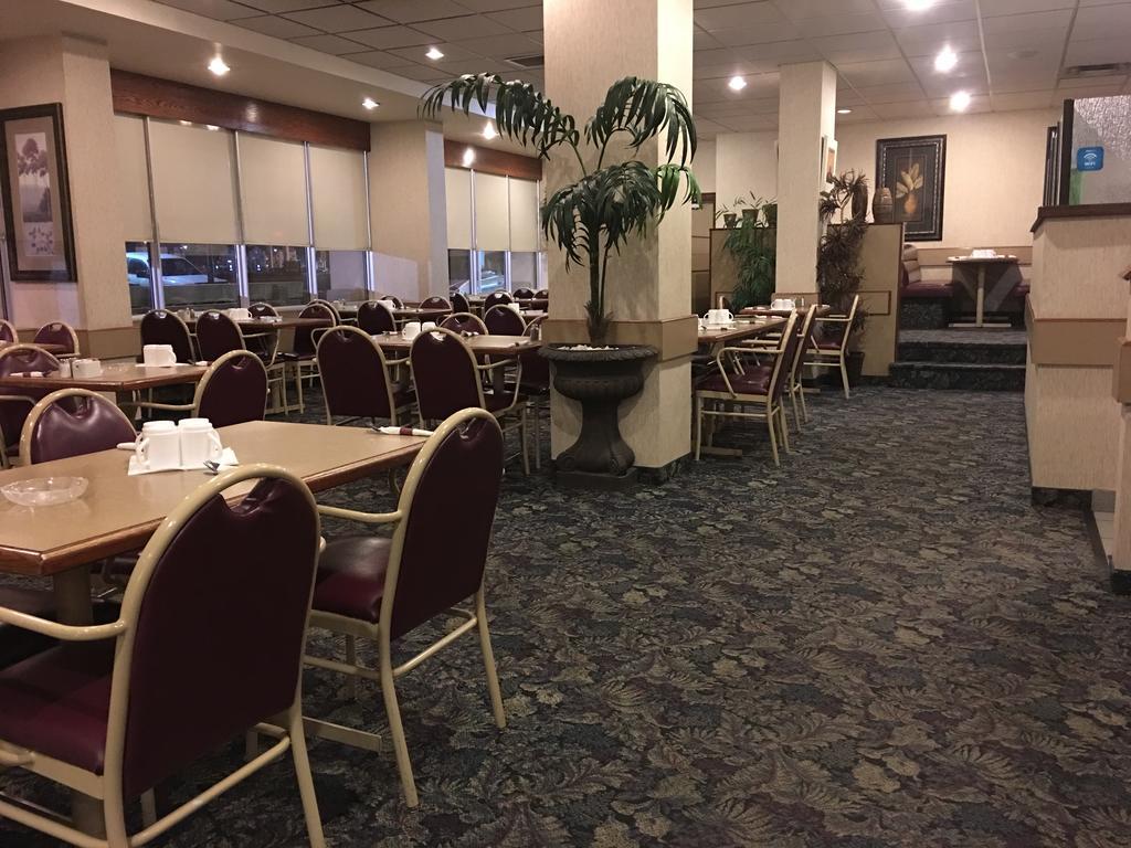 St. Albert Inn & Suites Saint Albert Екстер'єр фото