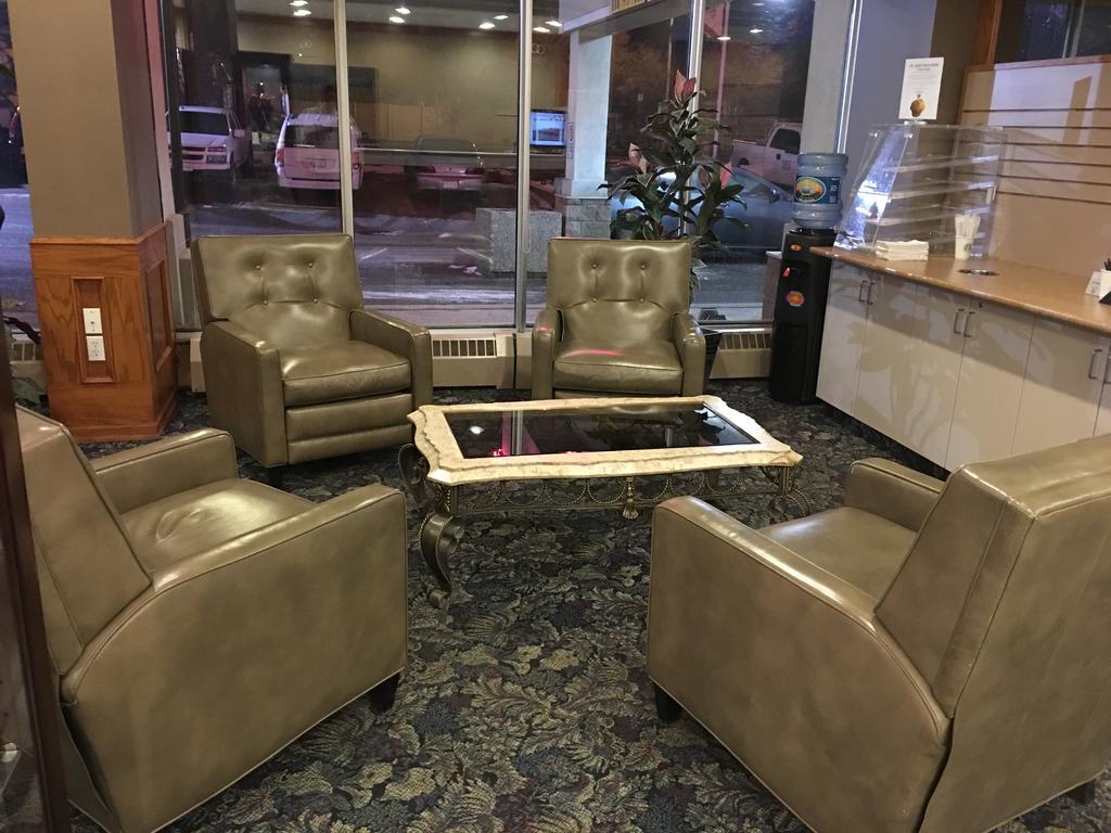 St. Albert Inn & Suites Saint Albert Екстер'єр фото