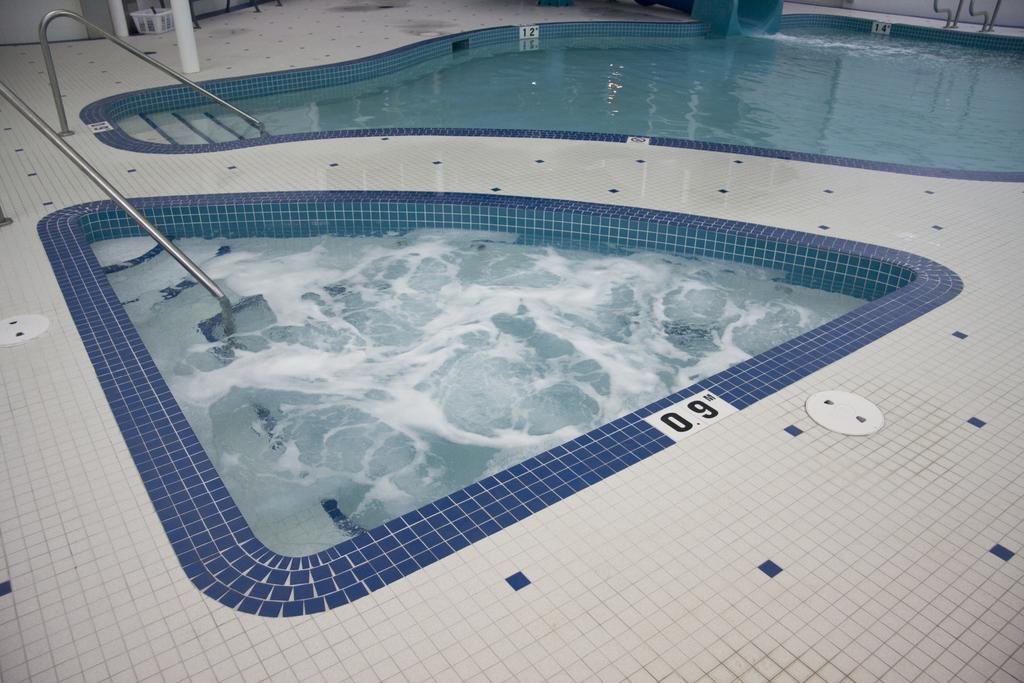 St. Albert Inn & Suites Saint Albert Екстер'єр фото