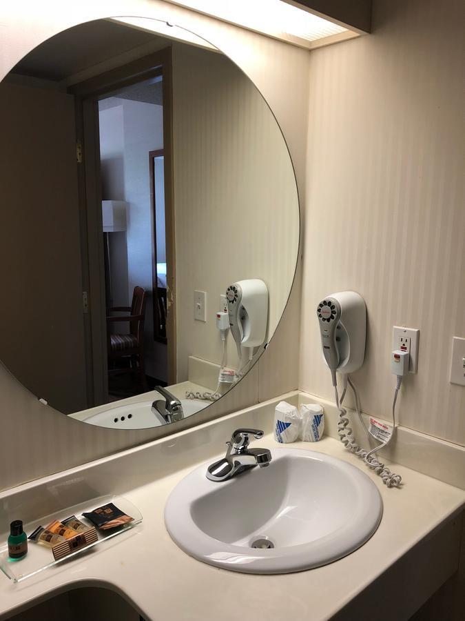 St. Albert Inn & Suites Saint Albert Екстер'єр фото