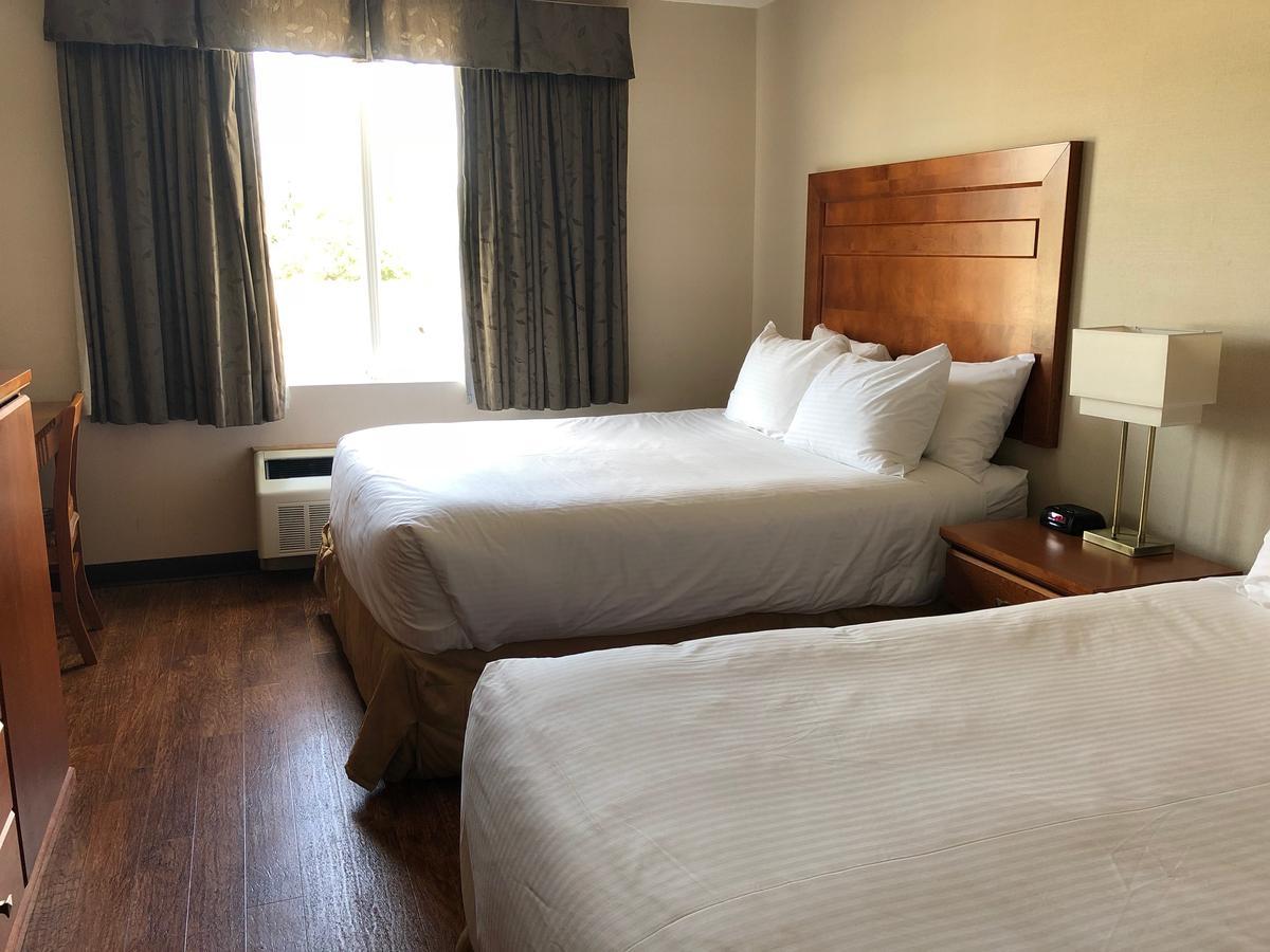 St. Albert Inn & Suites Saint Albert Екстер'єр фото